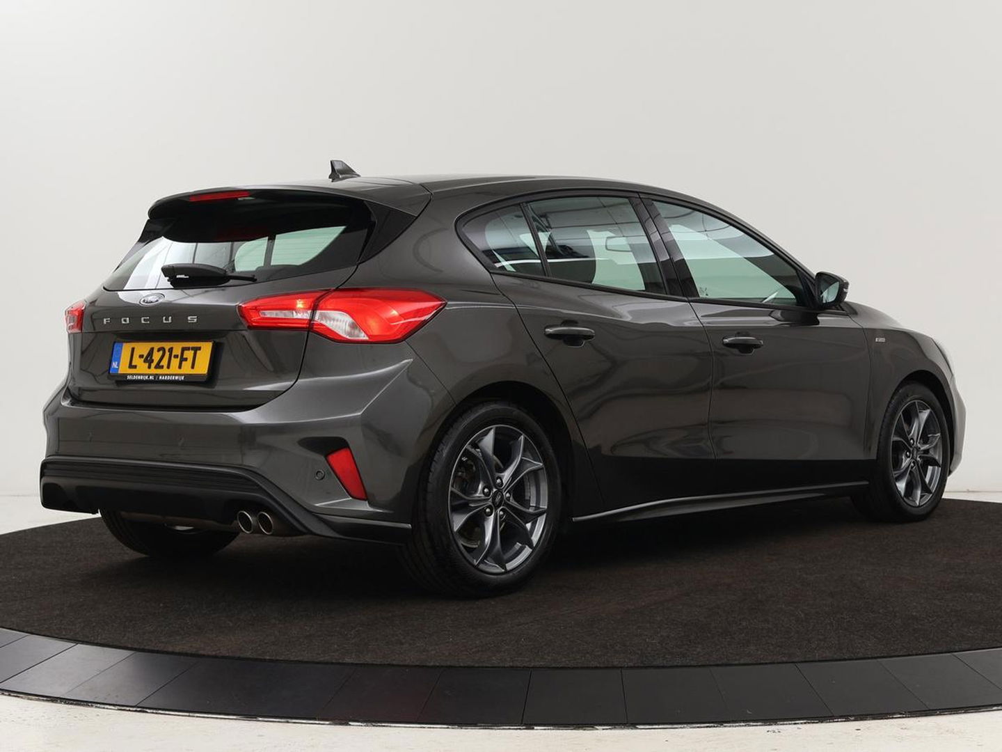 Ford Focus 1.0 EcoBoost ST Line | Stoel & stuurverwarming | Carplay | Navigatie | Climate control | Parkeerhulp | Cruise control | Bluetooth