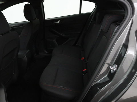 Ford Focus 1.0 EcoBoost ST Line | Stoel & stuurverwarming | Carplay | Navigatie | Climate control | Parkeerhulp | Cruise control | Bluetooth