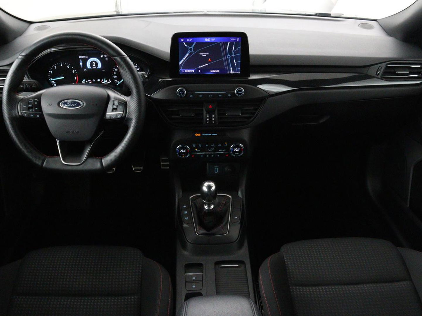 Ford Focus 1.0 EcoBoost ST Line | Stoel & stuurverwarming | Carplay | Navigatie | Climate control | Parkeerhulp | Cruise control | Bluetooth