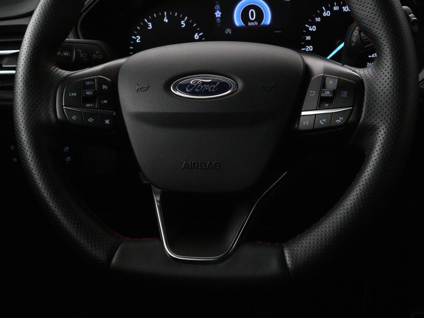 Ford Focus 1.0 EcoBoost ST Line | Stoel & stuurverwarming | Carplay | Navigatie | Climate control | Parkeerhulp | Cruise control | Bluetooth