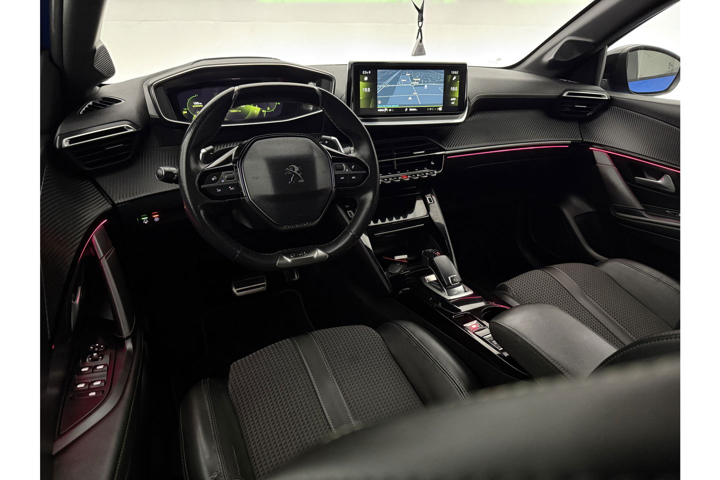 Peugeot 208 1.2 PureTech GT 131PK 360 Camera Sfeerverl. LED Carplay Clima Cruise Virtual Navi PDC 17"LMV