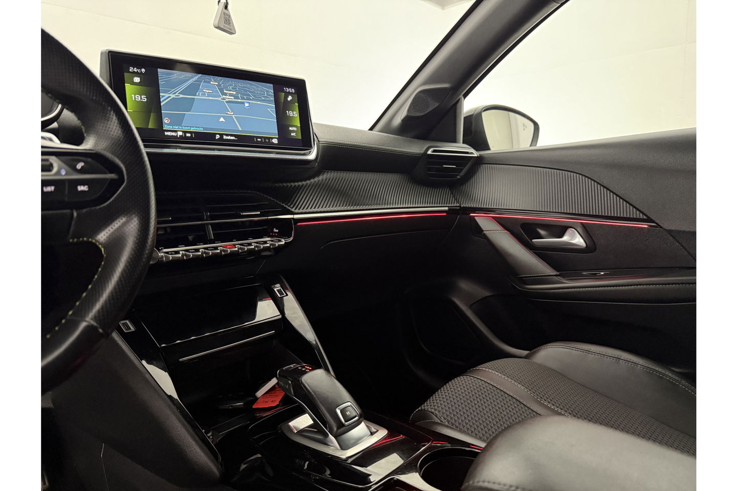 Peugeot 208 1.2 PureTech GT 131PK 360 Camera Sfeerverl. LED Carplay Clima Cruise Virtual Navi PDC 17"LMV