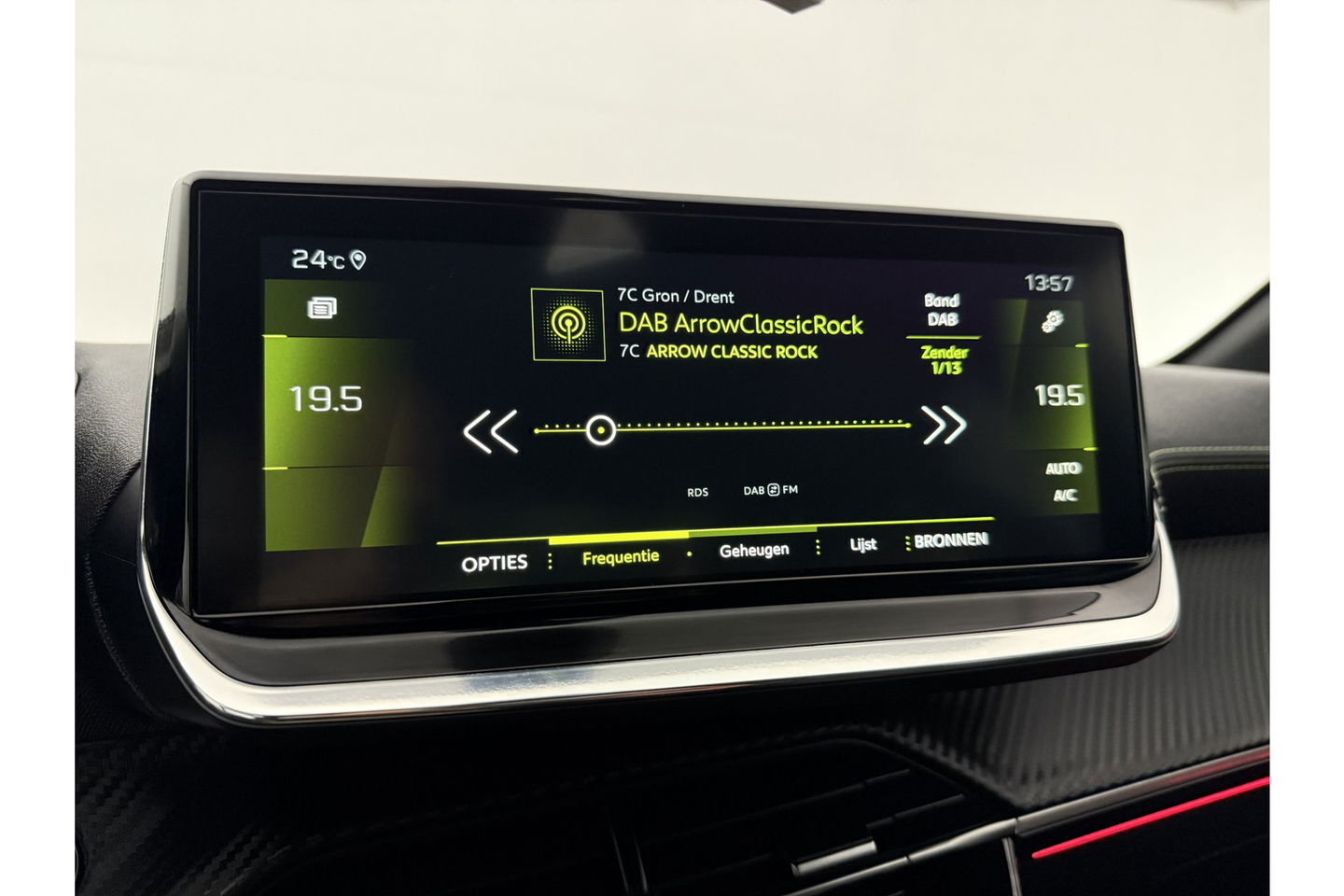 Peugeot 208 1.2 PureTech GT 131PK 360 Camera Sfeerverl. LED Carplay Clima Cruise Virtual Navi PDC 17"LMV