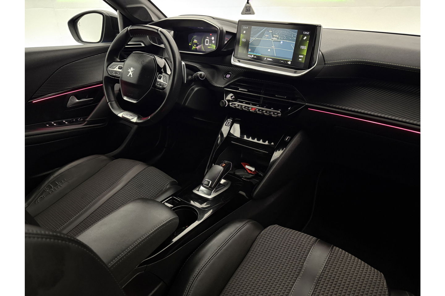 Peugeot 208 1.2 PureTech GT 131PK 360 Camera Sfeerverl. LED Carplay Clima Cruise Virtual Navi PDC 17"LMV