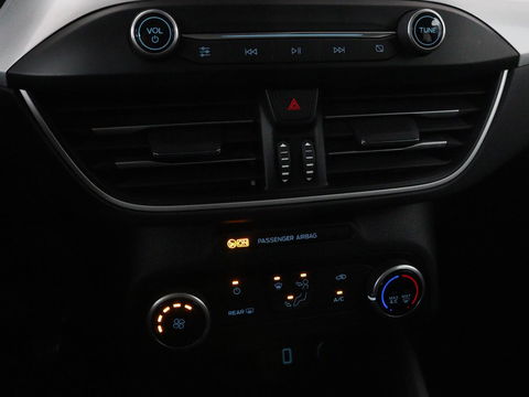 Ford Focus 1.0 EcoBoost Trend Edition Business | Carplay | Navigatie | Cruise control | Parkeerhulp | Airco | Bluetooth | Lichtmetalen velgen