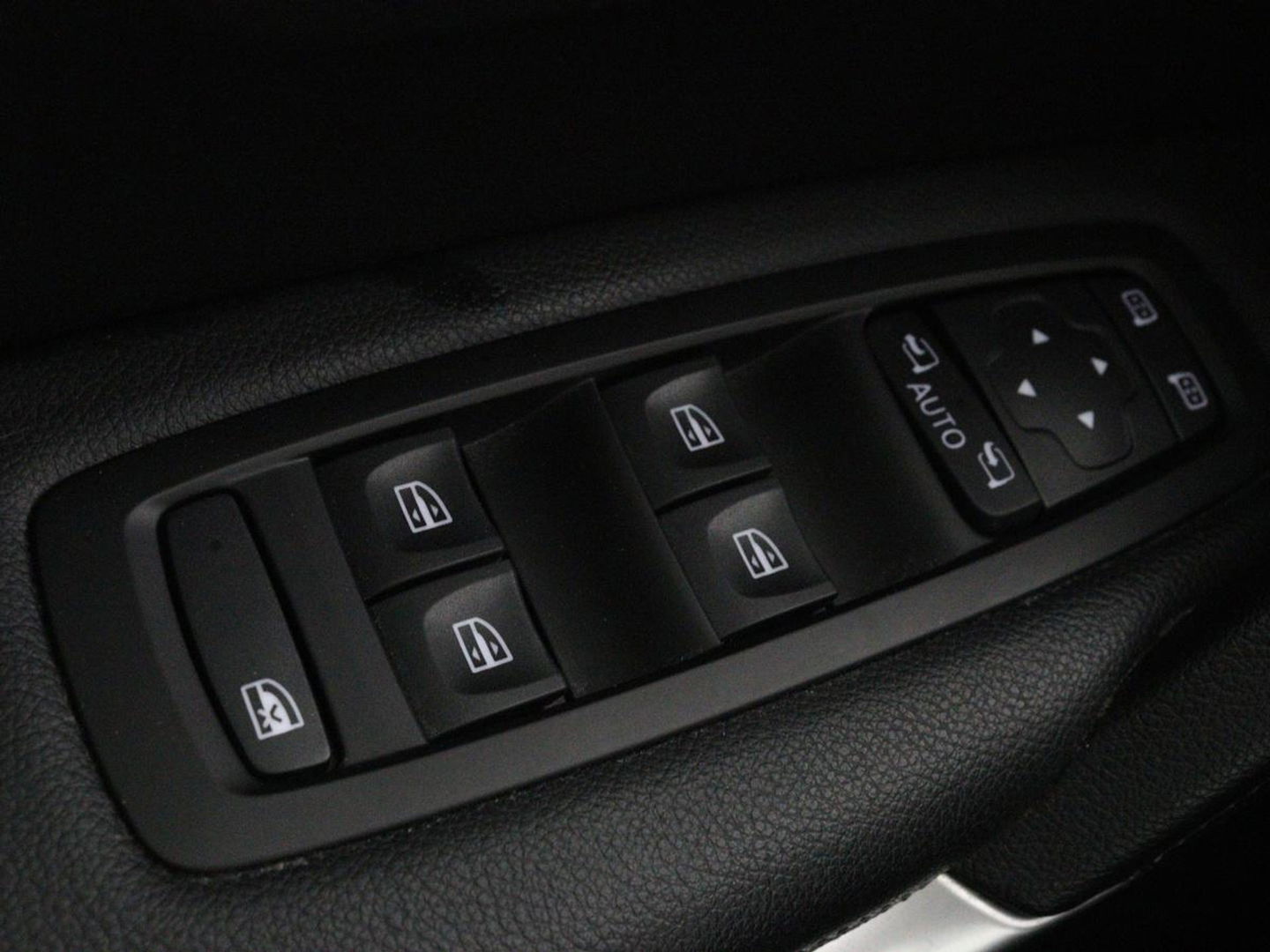 Renault Kadjar 1.3 TCe Techno | Automaat | Stoelverwarming | Trekhaak | Carplay | Camera | Half leder | Keyless | Full LED