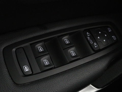 Renault Kadjar 1.3 TCe Techno | Automaat | Stoelverwarming | Trekhaak | Carplay | Camera | Half leder | Keyless | Full LED