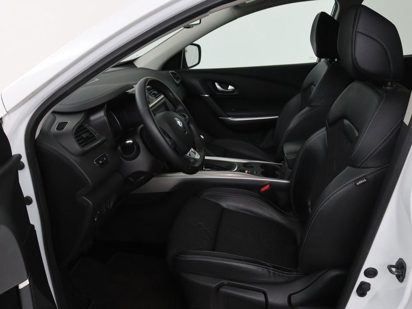 Renault Kadjar 1.3 TCe Techno | Automaat | Stoelverwarming | Trekhaak | Carplay | Camera | Half leder | Keyless | Full LED