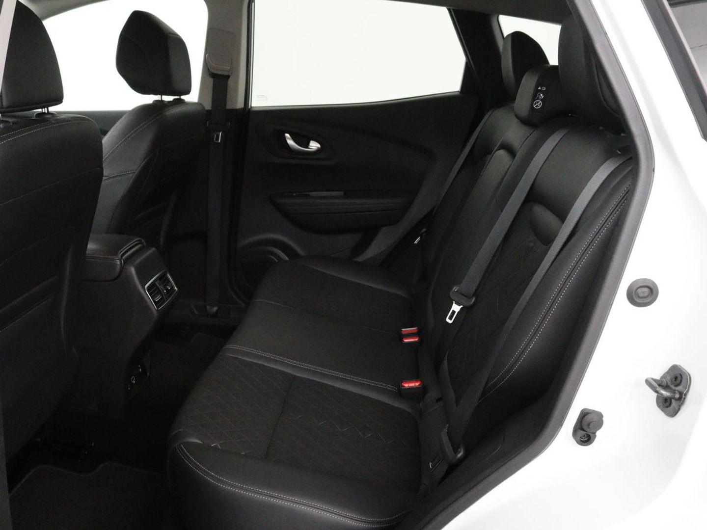 Renault Kadjar 1.3 TCe Techno | Automaat | Stoelverwarming | Trekhaak | Carplay | Camera | Half leder | Keyless | Full LED