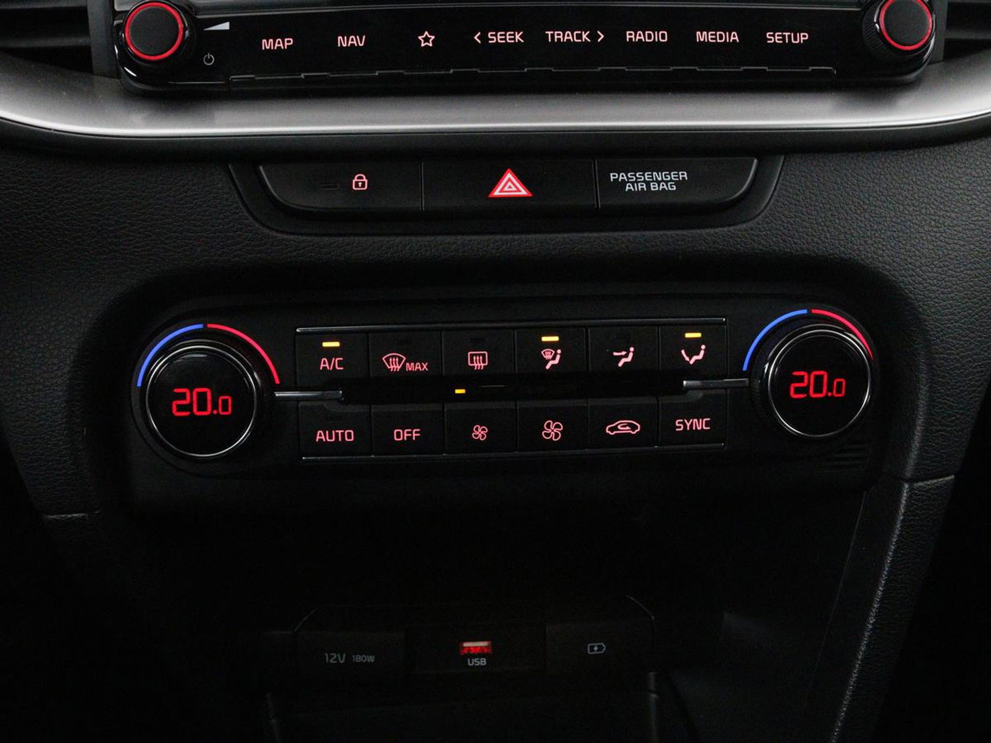 Kia Ceed 1.0 T-GDi DynamicLine | Trekhaak | Carplay | Camera | Parkeerhulp | Cruise control | Climate control | LED | Bluetooth