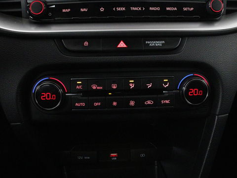 Kia Ceed 1.0 T-GDi DynamicLine | Trekhaak | Carplay | Camera | Parkeerhulp | Cruise control | Climate control | LED | Bluetooth