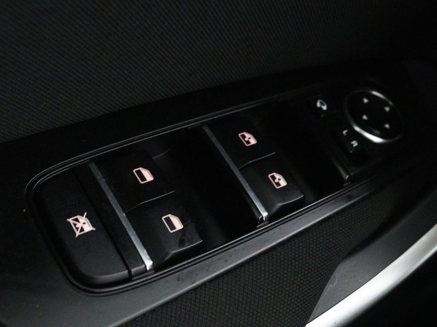 Kia Ceed 1.0 T-GDi DynamicLine | Trekhaak | Carplay | Camera | Parkeerhulp | Cruise control | Climate control | LED | Bluetooth