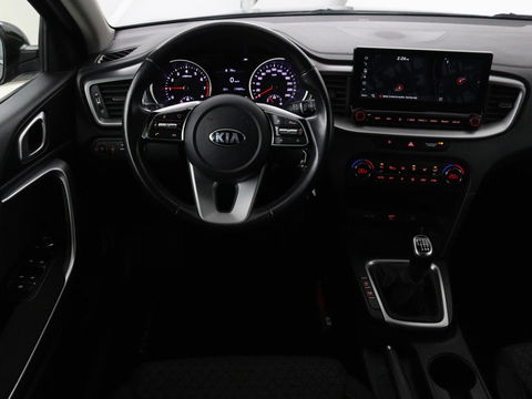Kia Ceed 1.0 T-GDi DynamicLine | Trekhaak | Carplay | Camera | Parkeerhulp | Cruise control | Climate control | LED | Bluetooth