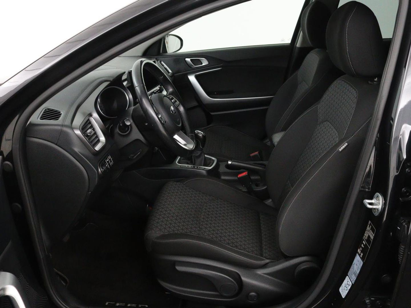 Kia Ceed 1.0 T-GDi DynamicLine | Trekhaak | Carplay | Camera | Parkeerhulp | Cruise control | Climate control | LED | Bluetooth