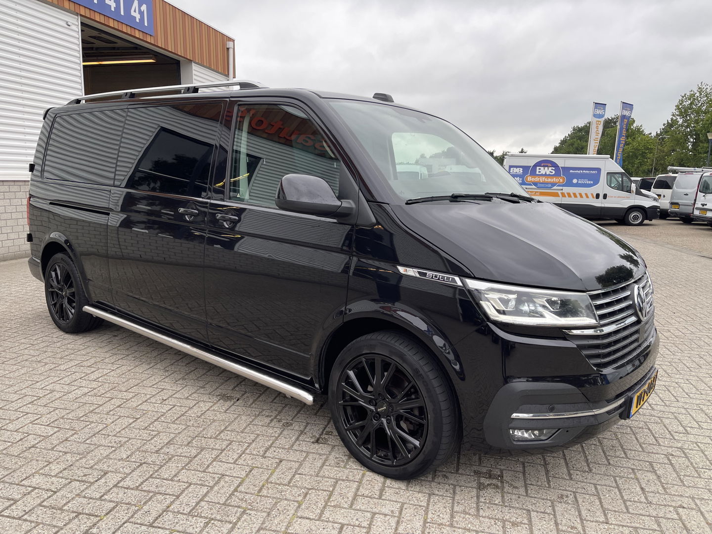 Volkswagen Transporter 2.0 TDI 150pk DSG automaat L2H1 30 DC 5 persoons Bulli / nieuwe koppeling vliegwiel / vaste prijs rijklaar € 32.950 ex btw / lease vanaf € / leer / 19 inch wielen / dubbele schuifdeur