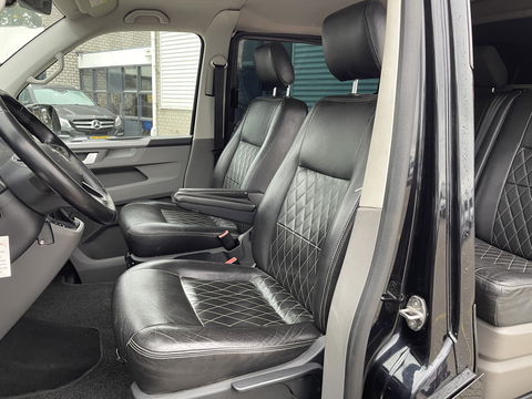 Volkswagen Transporter 2.0 TDI 150pk DSG automaat L2H1 30 DC 5 persoons Bulli / nieuwe koppeling vliegwiel / vaste prijs rijklaar € 32.950 ex btw / lease vanaf € / leer / 19 inch wielen / dubbele schuifdeur