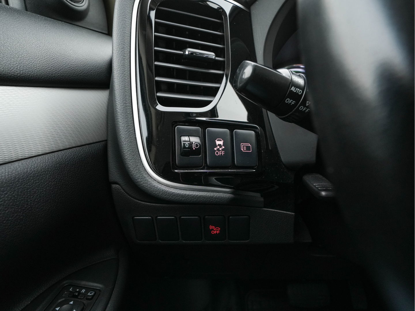 Mitsubishi Outlander 2.0 PHEV Business Edition X-Line AWD Aut. *NAVI-FULLMAP | LEATHER-FABRIC | COMFORT-SEATS | CAMERA | ECC | KEYLESS | SHIFT-PADDLES | TOWBAR | 16"ALU*
