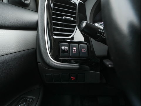 Mitsubishi Outlander 2.0 PHEV Business Edition X-Line AWD Aut. *NAVI-FULLMAP | LEATHER-FABRIC | COMFORT-SEATS | CAMERA | ECC | KEYLESS | SHIFT-PADDLES | TOWBAR | 16"ALU*