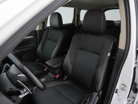 Mitsubishi Outlander 2.0 PHEV Business Edition X-Line AWD Aut. *NAVI-FULLMAP | LEATHER-FABRIC | COMFORT-SEATS | CAMERA | ECC | KEYLESS | SHIFT-PADDLES | TOWBAR | 16"ALU*