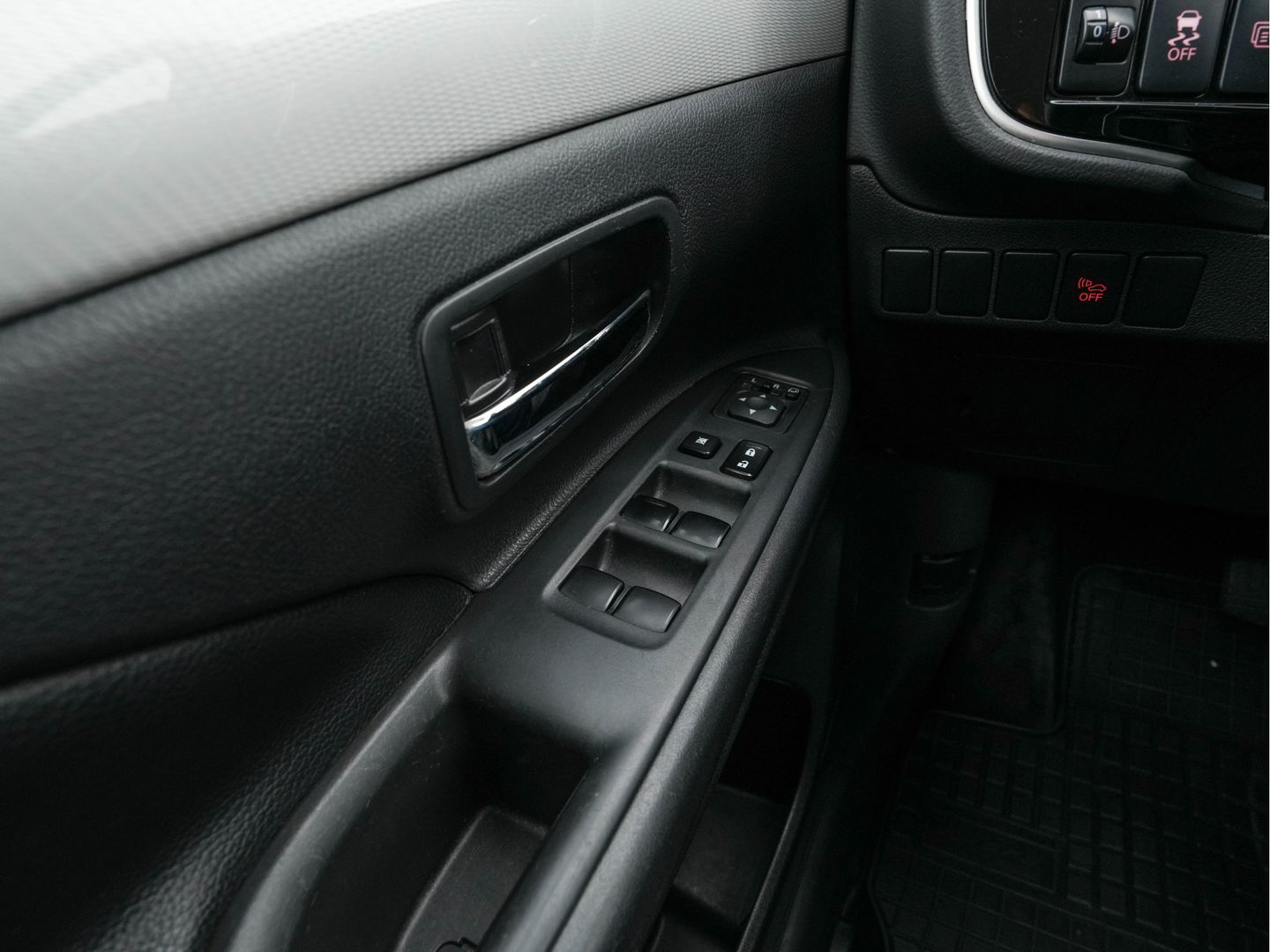 Mitsubishi Outlander 2.0 PHEV Business Edition X-Line AWD Aut. *NAVI-FULLMAP | LEATHER-FABRIC | COMFORT-SEATS | CAMERA | ECC | KEYLESS | SHIFT-PADDLES | TOWBAR | 16"ALU*