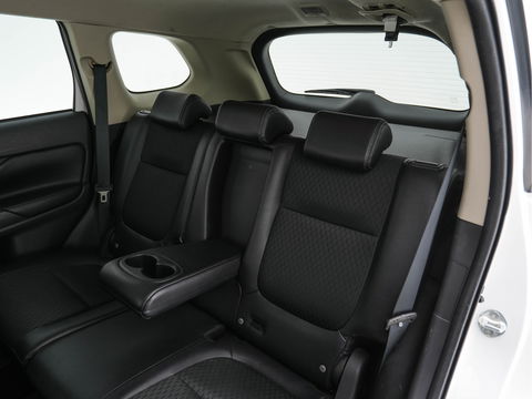 Mitsubishi Outlander 2.0 PHEV Business Edition X-Line AWD Aut. *NAVI-FULLMAP | LEATHER-FABRIC | COMFORT-SEATS | CAMERA | ECC | KEYLESS | SHIFT-PADDLES | TOWBAR | 16"ALU*