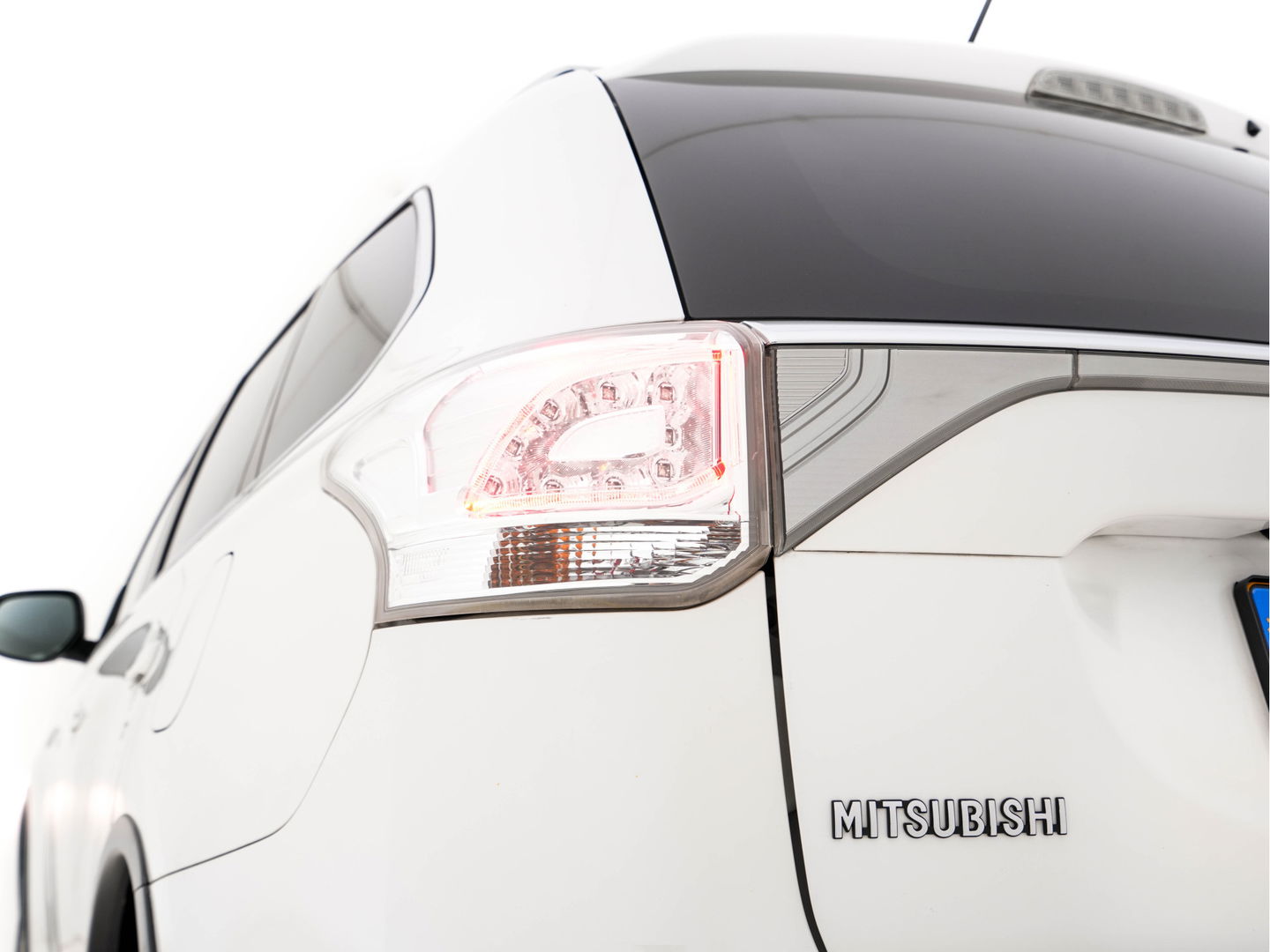Mitsubishi Outlander 2.0 PHEV Business Edition X-Line AWD Aut. *NAVI-FULLMAP | LEATHER-FABRIC | COMFORT-SEATS | CAMERA | ECC | KEYLESS | SHIFT-PADDLES | TOWBAR | 16"ALU*