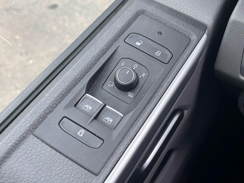 Volkswagen Transporter 2.0 TDI L2H1 Bulli DC Dubbel cabine | Standkachel | Digital Cockpit | 2x Schuifdeur |LED |
