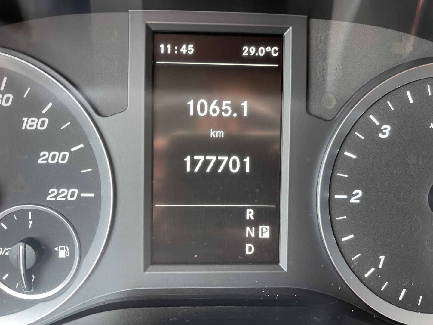 Mercedes-Benz Vito 116 CDI automaat Lang L2H1 / DC 5 persoons / vaste prijs rijklaar € 30.950 ex btw / lease vanaf € / bruin leer ! / airco / cruise / achterdeuren / trekhaak 2500 kg