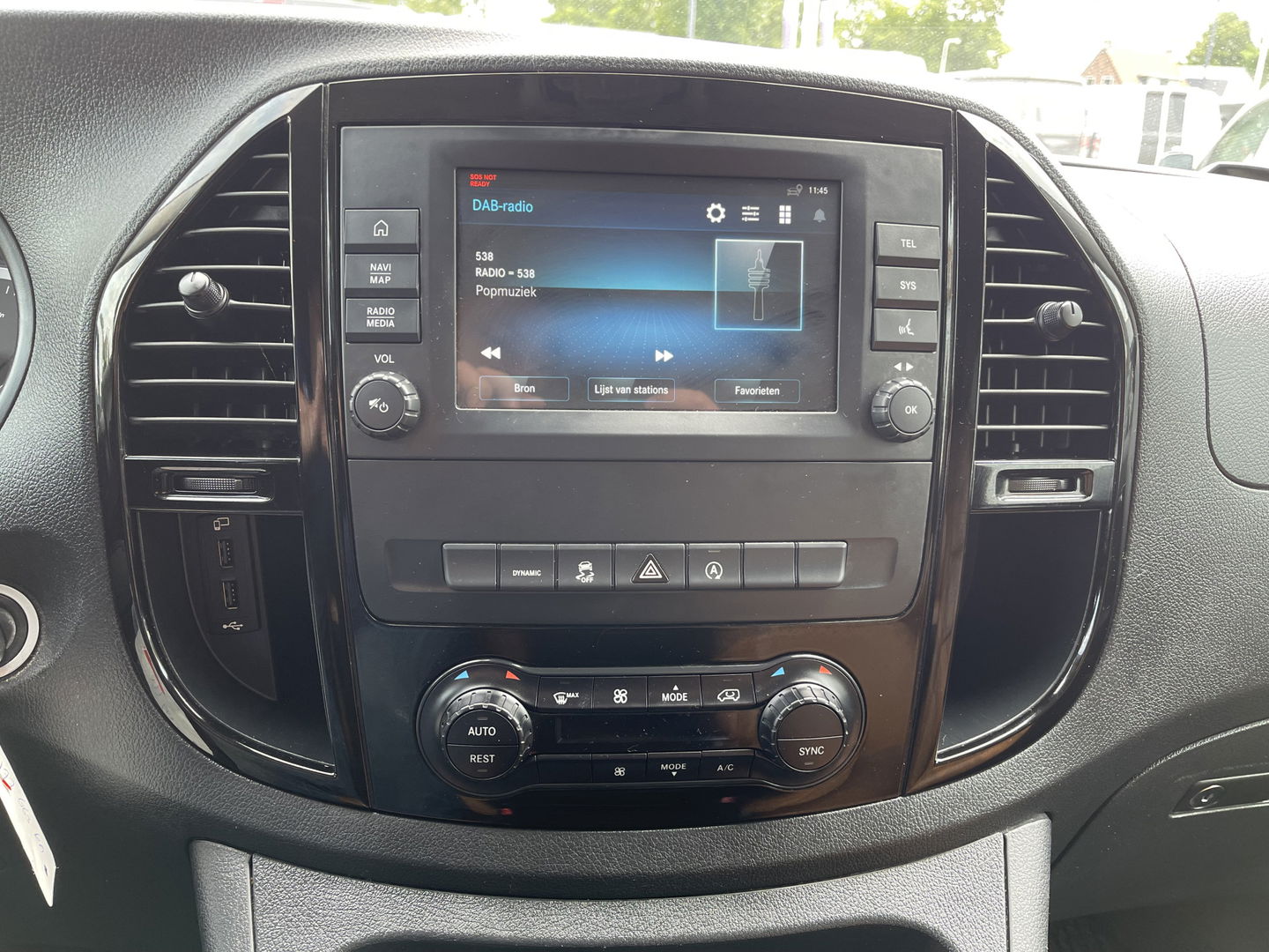 Mercedes-Benz Vito 116 CDI automaat Lang L2H1 / DC 5 persoons / vaste prijs rijklaar € 30.950 ex btw / lease vanaf € / bruin leer ! / airco / cruise / achterdeuren / trekhaak 2500 kg