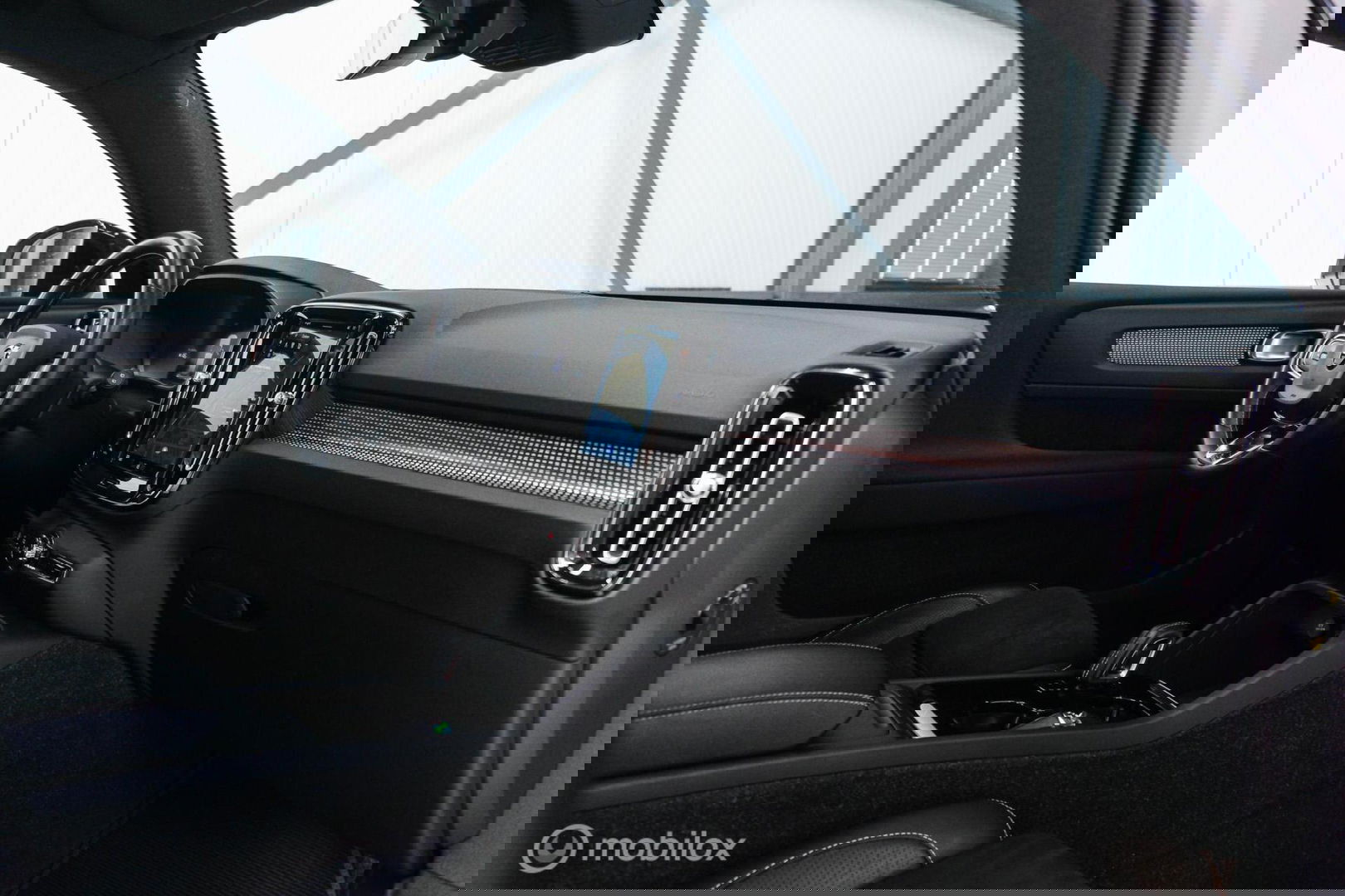 Volvo XC40 Recharge P8 AWD R-Design 408 pk | DAB | alcantara | LED | Rijklaarprijs |