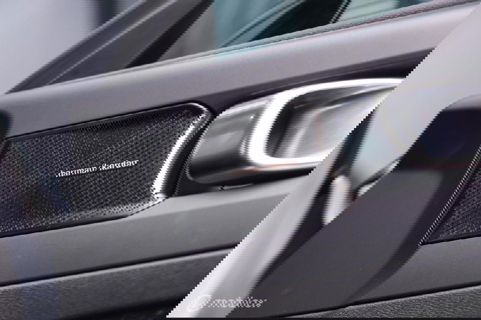 Volvo XC40 Recharge P8 AWD R-Design 408 pk | DAB | alcantara | LED | Rijklaarprijs |