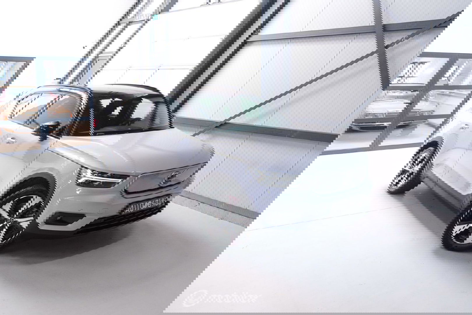 Volvo XC40 Recharge P8 AWD R-Design 408 pk | DAB | alcantara | LED | Rijklaarprijs |