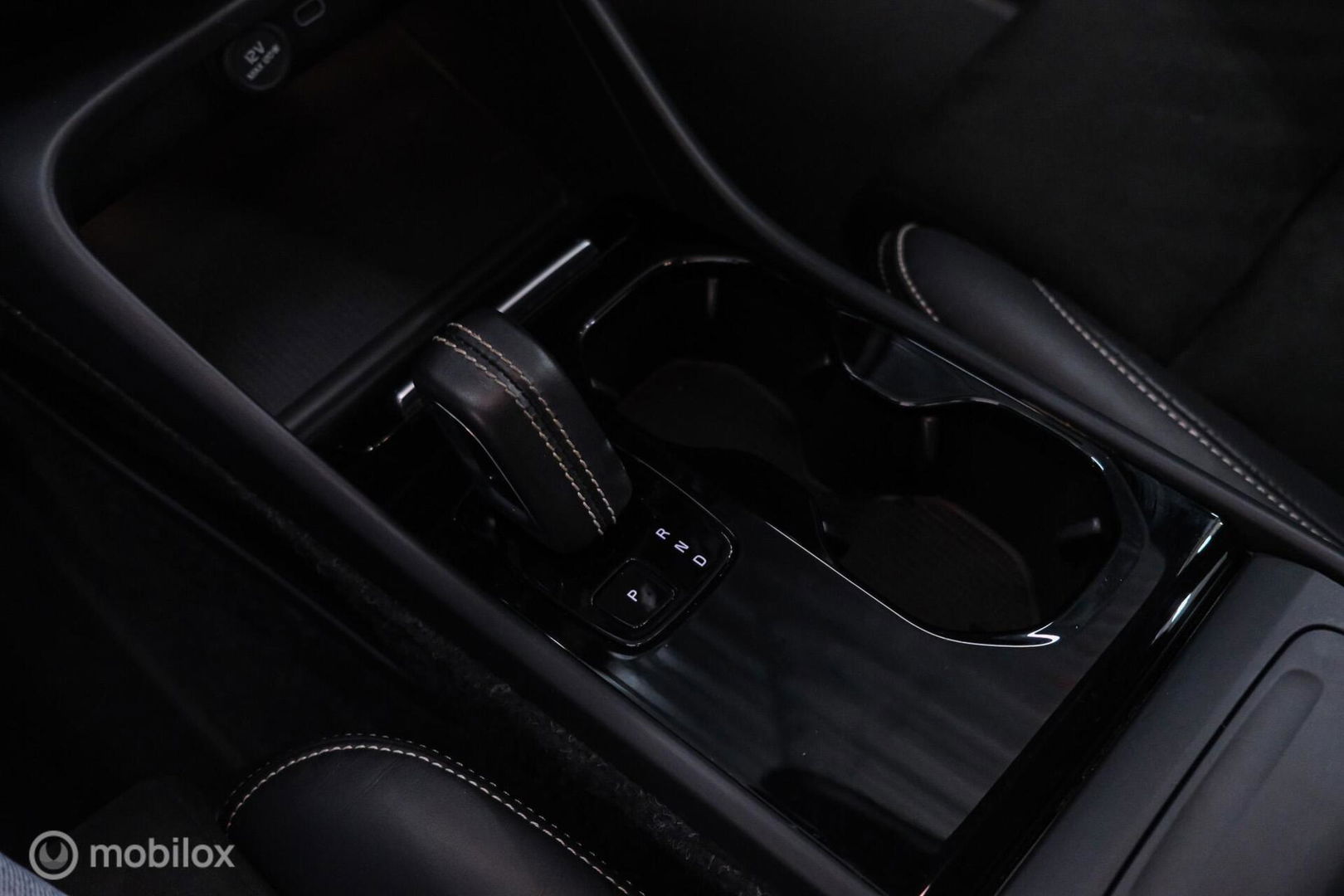 Volvo XC40 Recharge P8 AWD R-Design 408 pk | DAB | alcantara | LED | Rijklaarprijs |