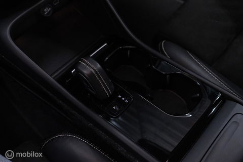 Volvo XC40 Recharge P8 AWD R-Design 408 pk | DAB | alcantara | LED | Rijklaarprijs |