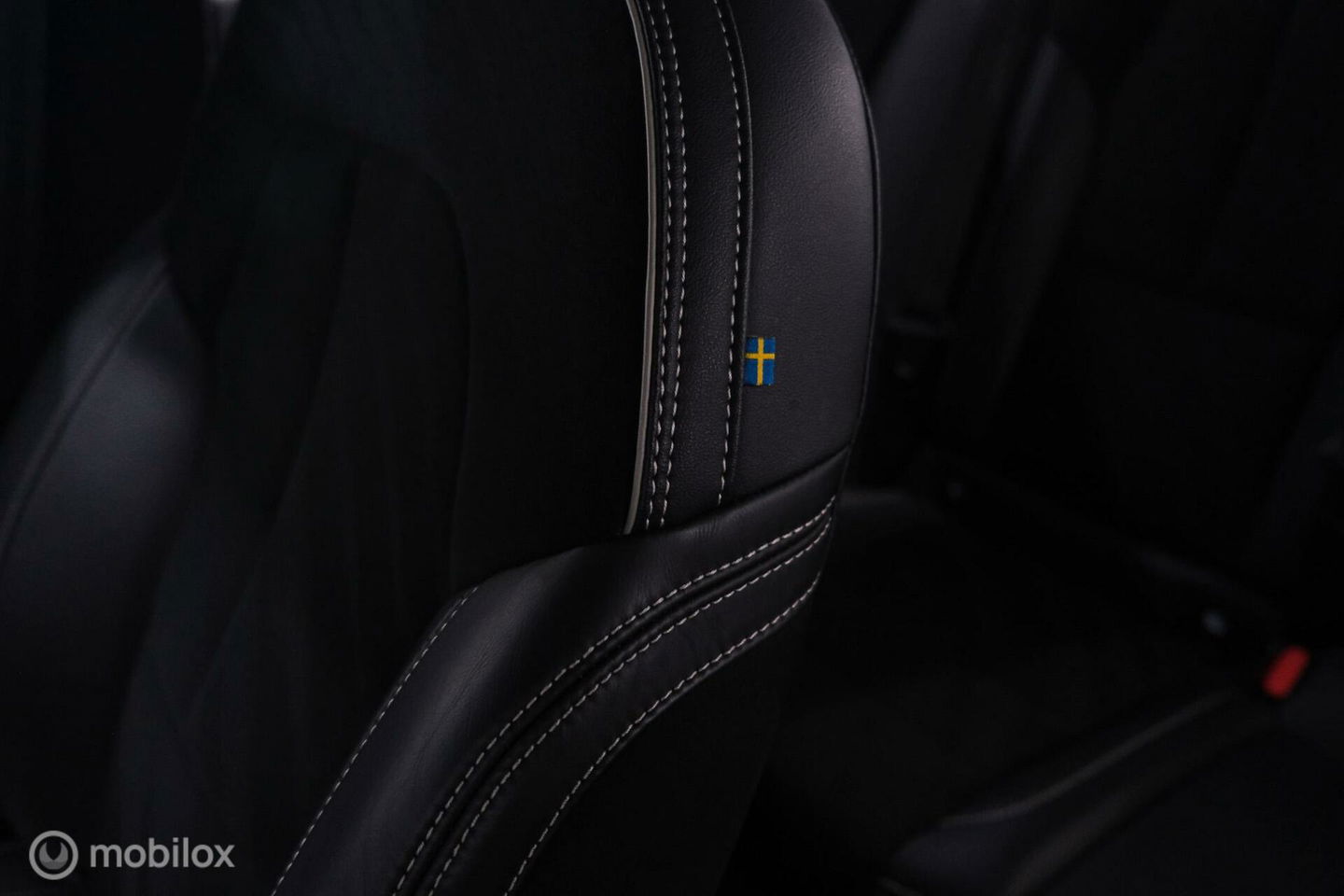 Volvo XC40 Recharge P8 AWD R-Design 408 pk | DAB | alcantara | LED | Rijklaarprijs |