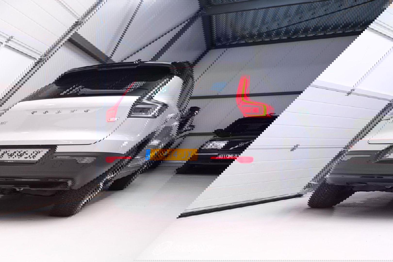 Volvo XC40 Recharge P8 AWD R-Design 408 pk | DAB | alcantara | LED | Rijklaarprijs |