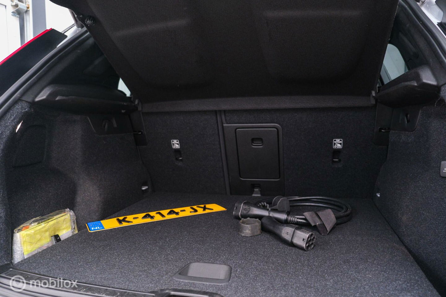 Volvo XC40 Recharge P8 AWD R-Design 408 pk | DAB | alcantara | LED | Rijklaarprijs |