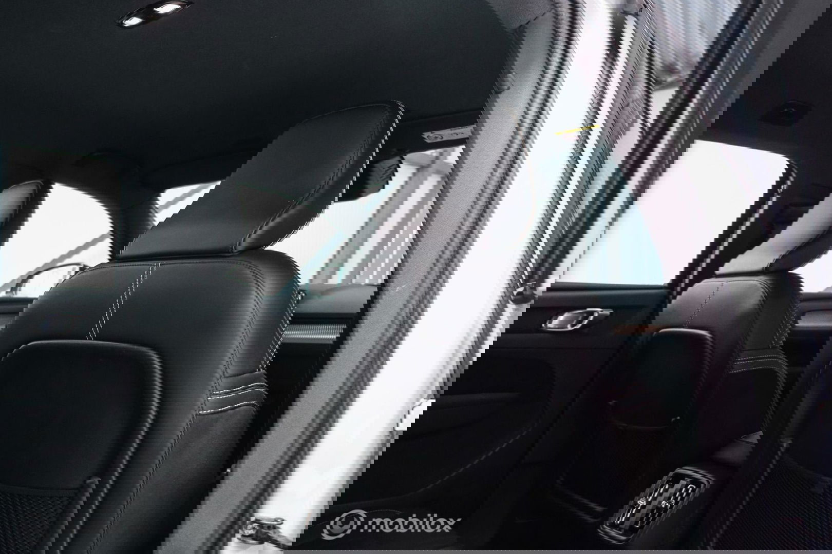 Volvo XC40 Recharge P8 AWD R-Design 408 pk | DAB | alcantara | LED | Rijklaarprijs |