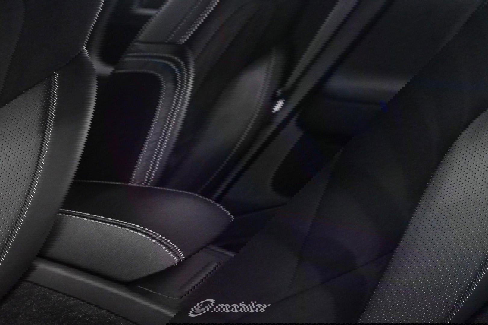 Volvo XC40 Recharge P8 AWD R-Design 408 pk | DAB | alcantara | LED | Rijklaarprijs |