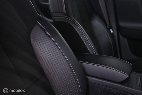 Volvo XC40 Recharge P8 AWD R-Design 408 pk | DAB | alcantara | LED | Rijklaarprijs |