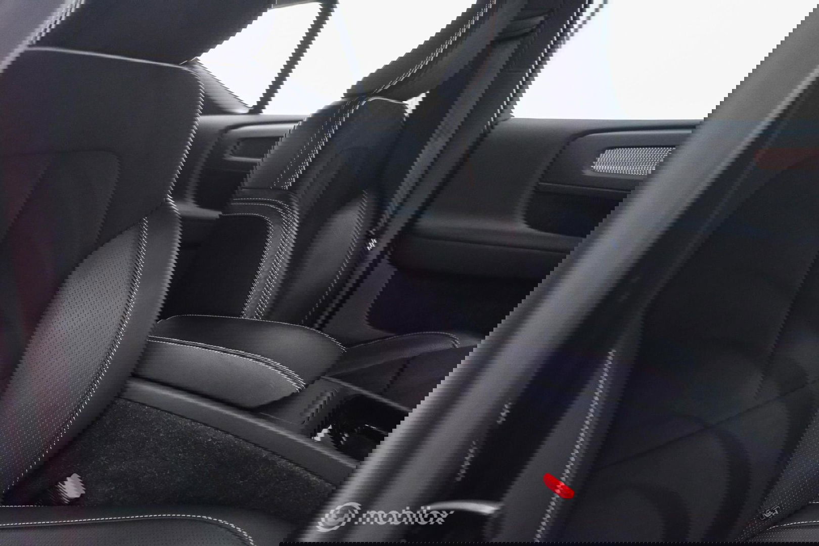 Volvo XC40 Recharge P8 AWD R-Design 408 pk | DAB | alcantara | LED | Rijklaarprijs |