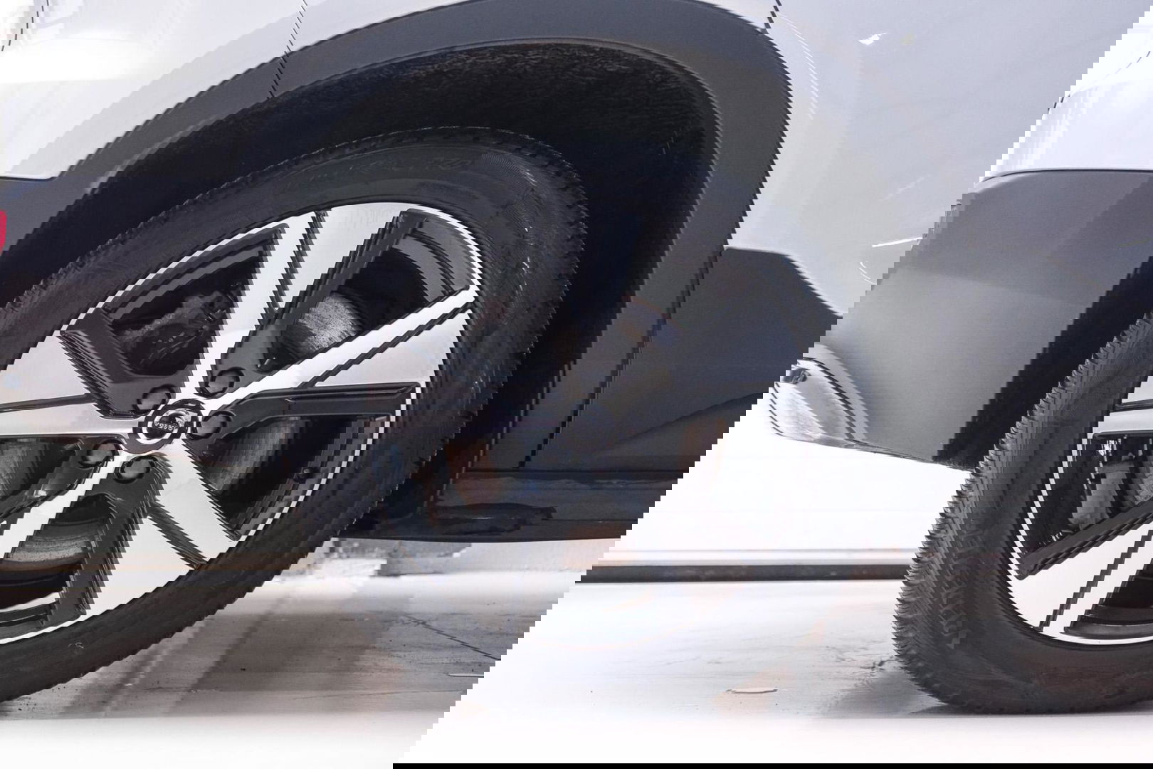 Volvo XC40 Recharge P8 AWD R-Design 408 pk | DAB | alcantara | LED | Rijklaarprijs |