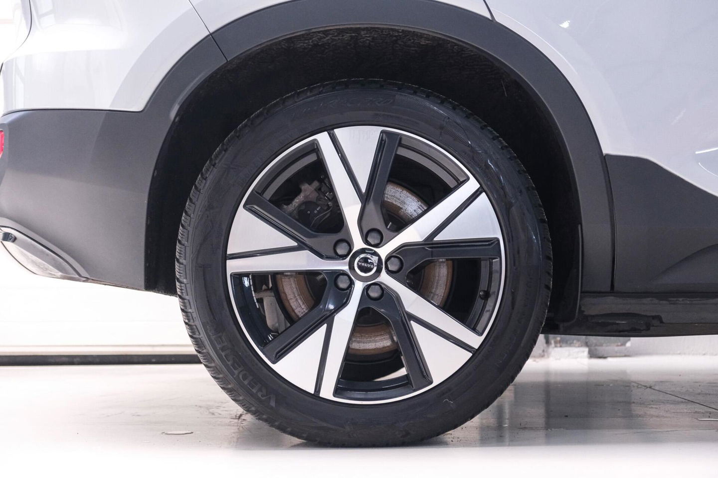 Volvo XC40 Recharge P8 AWD R-Design 408 pk | DAB | alcantara | LED | Rijklaarprijs |