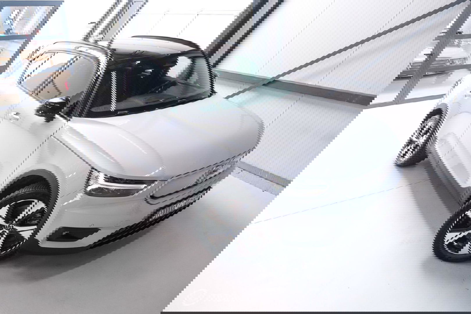 Volvo XC40 Recharge P8 AWD R-Design 408 pk | DAB | alcantara | LED | Rijklaarprijs |
