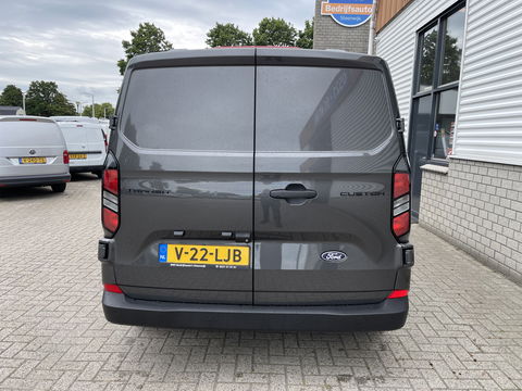 Ford Transit Custom 340 2.0 TDCI L2H1 Trend DC 6 persoons / NIEUW / bpm vrij / rijklaar € 39.950 ex btw / lease vanaf € 715 / direct leverbaar / airco / cruise / apple carplay / camera / magnetic grey metallic