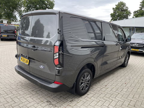 Ford Transit Custom 340 2.0 TDCI L2H1 Trend DC 6 persoons / NIEUW / bpm vrij / rijklaar € 39.950 ex btw / lease vanaf € 715 / direct leverbaar / airco / cruise / apple carplay / camera / magnetic grey metallic