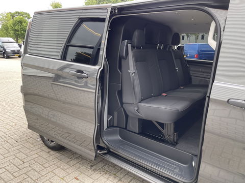 Ford Transit Custom 340 2.0 TDCI L2H1 Trend DC 6 persoons / NIEUW / bpm vrij / rijklaar € 39.950 ex btw / lease vanaf € 715 / direct leverbaar / airco / cruise / apple carplay / camera / magnetic grey metallic