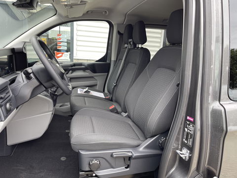 Ford Transit Custom 340 2.0 TDCI L2H1 Trend DC 6 persoons / NIEUW / bpm vrij / rijklaar € 39.950 ex btw / lease vanaf € 715 / direct leverbaar / airco / cruise / apple carplay / camera / magnetic grey metallic