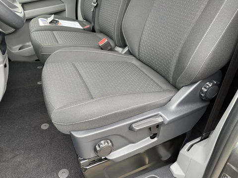 Ford Transit Custom 340 2.0 TDCI L2H1 Trend DC 6 persoons / NIEUW / bpm vrij / rijklaar € 39.950 ex btw / lease vanaf € 715 / direct leverbaar / airco / cruise / apple carplay / camera / magnetic grey metallic