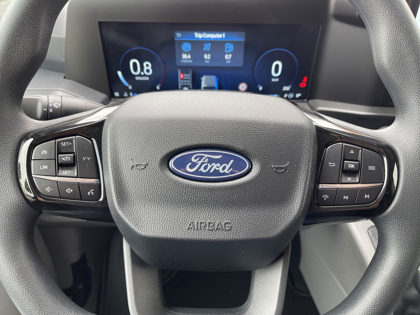 Ford Transit Custom 340 2.0 TDCI L2H1 Trend DC 6 persoons / NIEUW / bpm vrij / rijklaar € 39.950 ex btw / lease vanaf € 715 / direct leverbaar / airco / cruise / apple carplay / camera / magnetic grey metallic